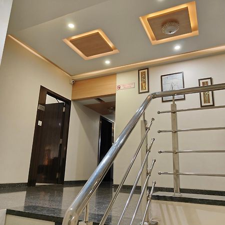 Hotel Sahyog&Rooms Surat Buitenkant foto