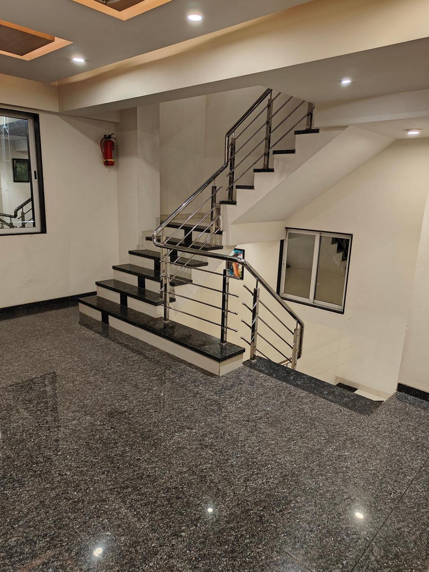 Hotel Sahyog&Rooms Surat Buitenkant foto