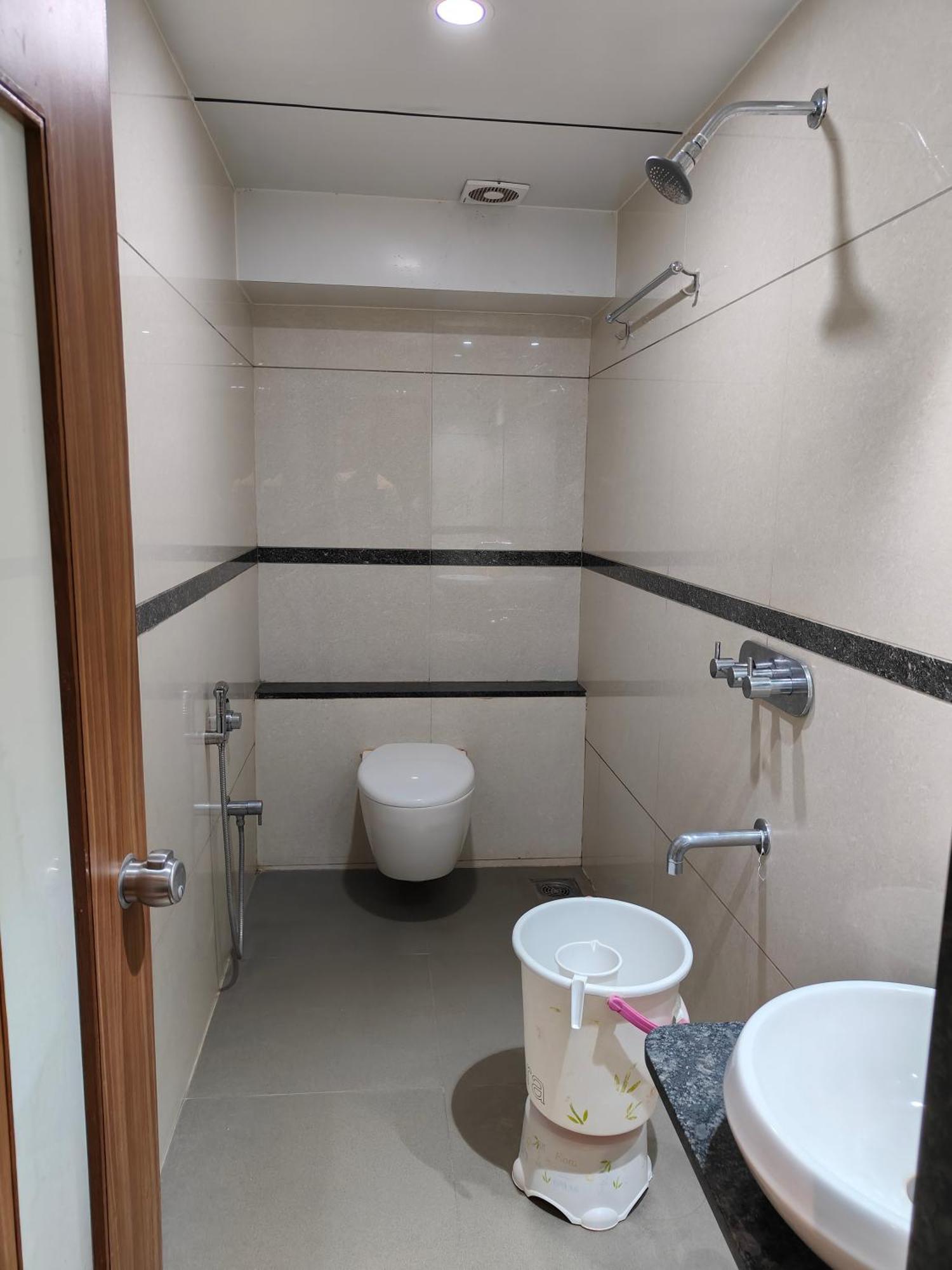 Hotel Sahyog&Rooms Surat Buitenkant foto