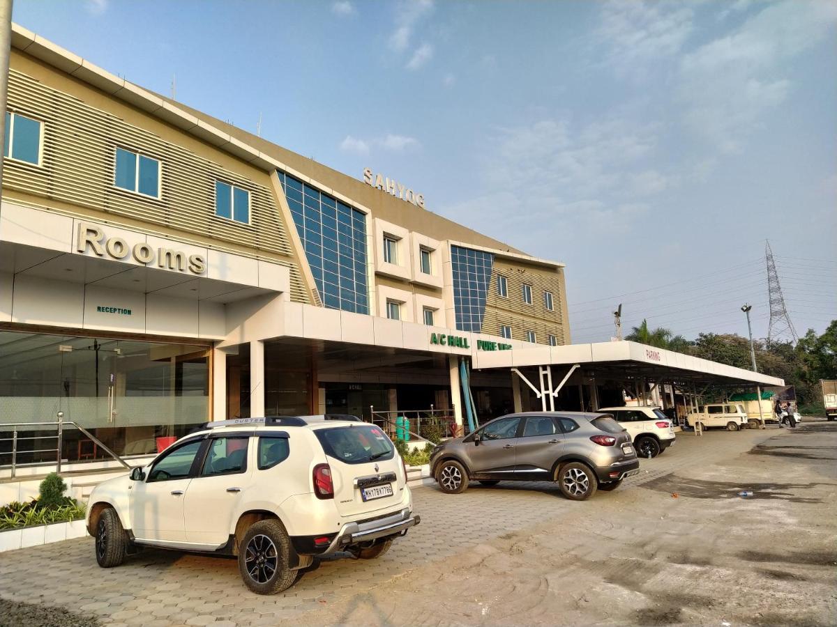 Hotel Sahyog&Rooms Surat Buitenkant foto